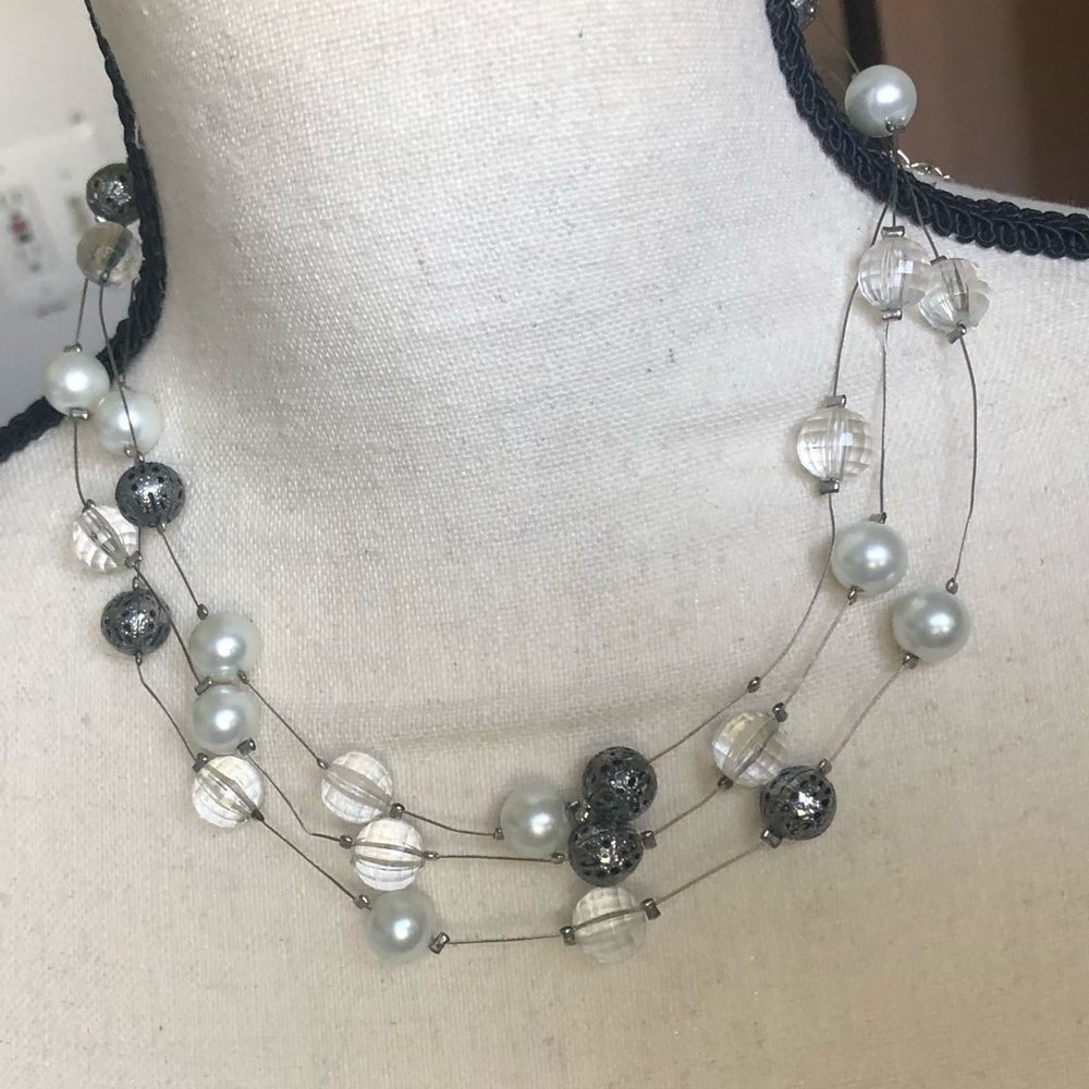 Floating beads on wire clear, gray, white, 16 1/2 in. necklace